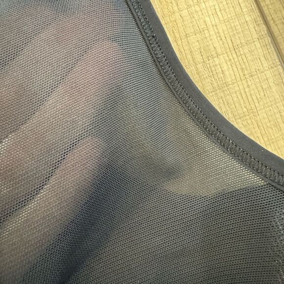 Lululemon Mesh Vent Tank black Women’s Top 2 athletic cropped shirt - Picture 4 of 4